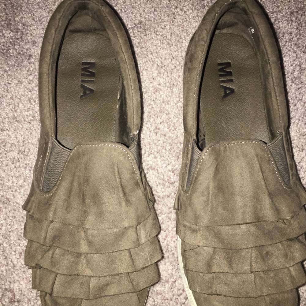 Ruffle Flats